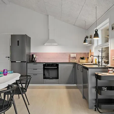 3 Bedroom Stunning In *